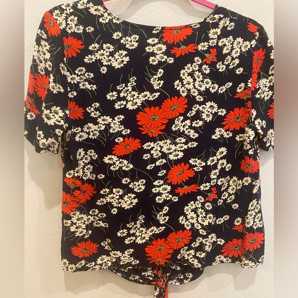 MADEWELL HILLSIDE DAISES WOMENS TIE FRONT TOP  DEEP INDIGO. V NECK, SHORT SLEEVE - Picture 5 of 6